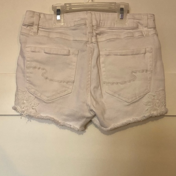 White denim shorts with lace details - Picture 3 of 4